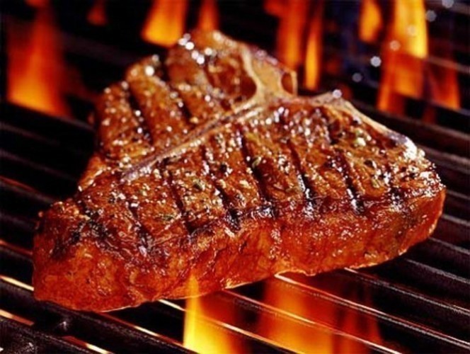 Steak na grilu